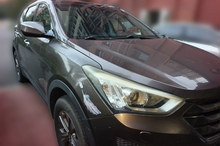 Used Hyundai Santa Fe 2013 Revised Version 2.4L Automatic All-Wheel Drive Smart Type Front Right 45 Deg