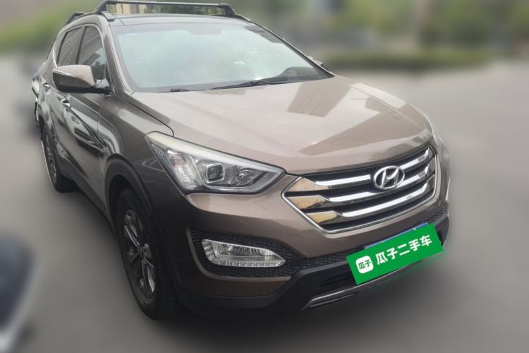 Used Hyundai Santa Fe 2013 2.4L Automatic 4x4 Smart Version Front Right 45 Deg