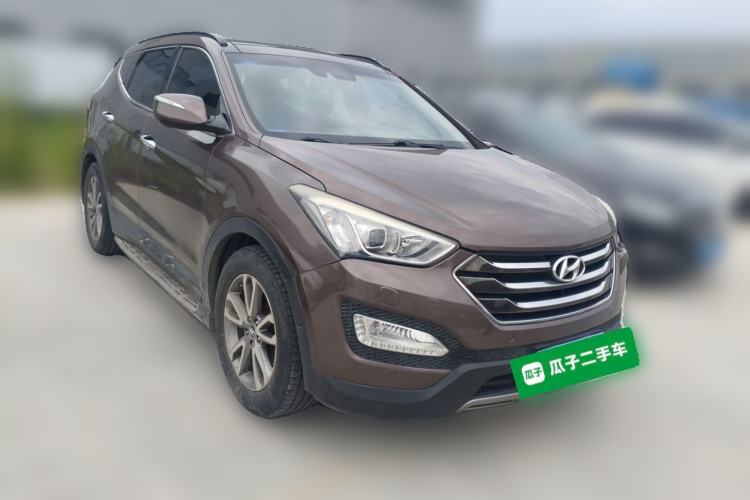 Used Hyundai Santa Fe 2013 2.0T Automatic All-Wheel Drive Top Trim Front Right 45 Deg