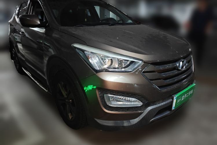 Used Hyundai Santa Fe 2013 2.4L Automatic 2WD Comfort Edition Front Right 45 Deg