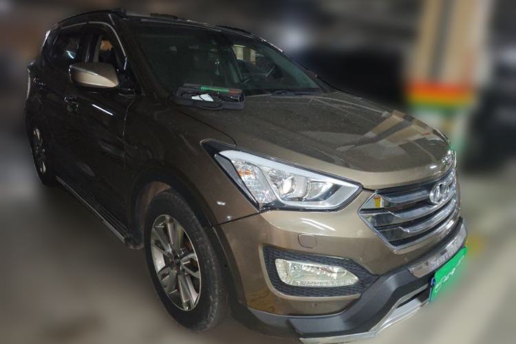 Used Hyundai Santa Fe 2013 2.0T Automatic All-Wheel Drive Top Trim Front Right 45 Deg