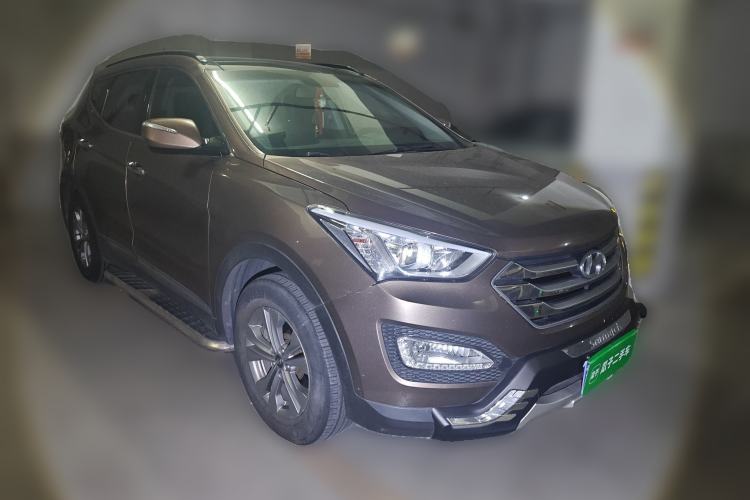 Used Hyundai Santa Fe 2013 2.4L Automatic 4x4 Prestige Edition Front Right 45 Deg
