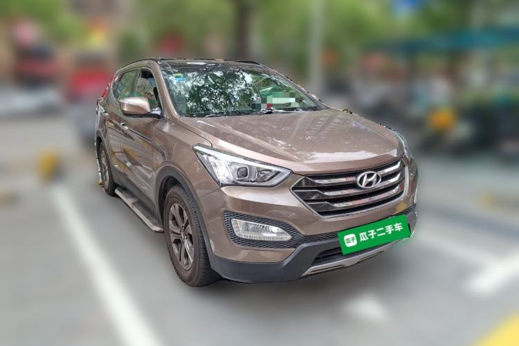 Used Hyundai Santa Fe 2013 2.4L Automatic Two-Wheel Drive Smart Version Front Right 45 Deg