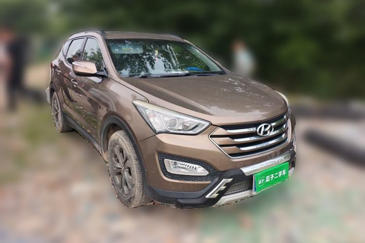 Used Hyundai Santa Fe 2013 2.4L Automatic 2WD Comfort Edition Front Right 45 Deg