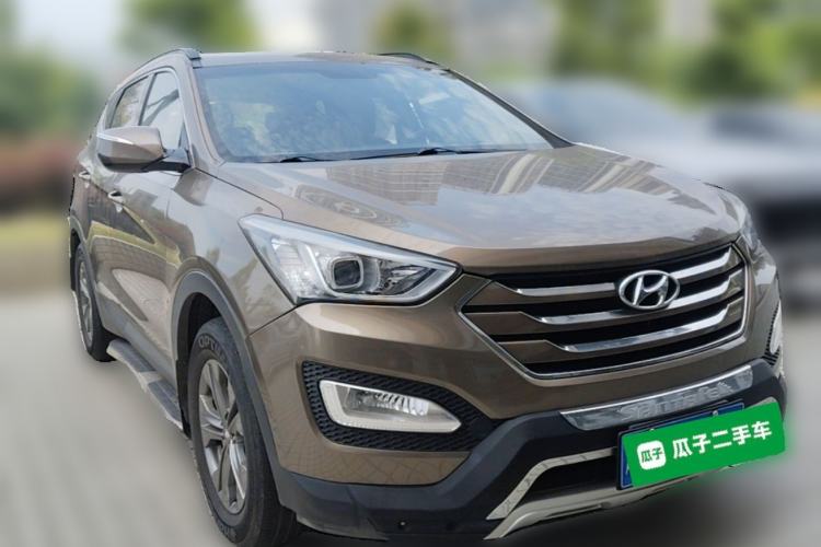 Used Hyundai Santa Fe 2013 2.4L Automatic 2WD Comfort Edition Front Right 45 Deg