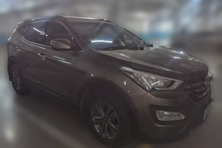 Used Hyundai Santa Fe 2013 Revised Version 2.4L Automatic All-Wheel Drive Luxury Trim Front Right 45 Deg