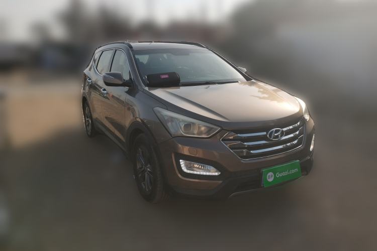 Used Hyundai Santa Fe 2013 Revised Version 2.4L Automatic All-Wheel Drive Luxury Trim Front Right 45 Deg
