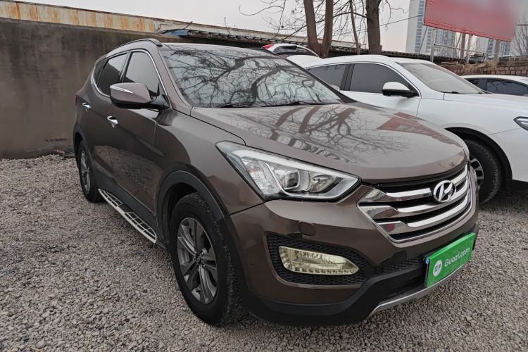 Used Hyundai Santa Fe 2013 2.4L Automatic Two-Wheel Drive Smart Version Front Right 45 Deg