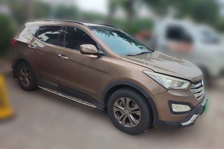 Used Hyundai Santa Fe 2013 2.4L Automatic Two-Wheel Drive Smart Version Front Right 45 Deg