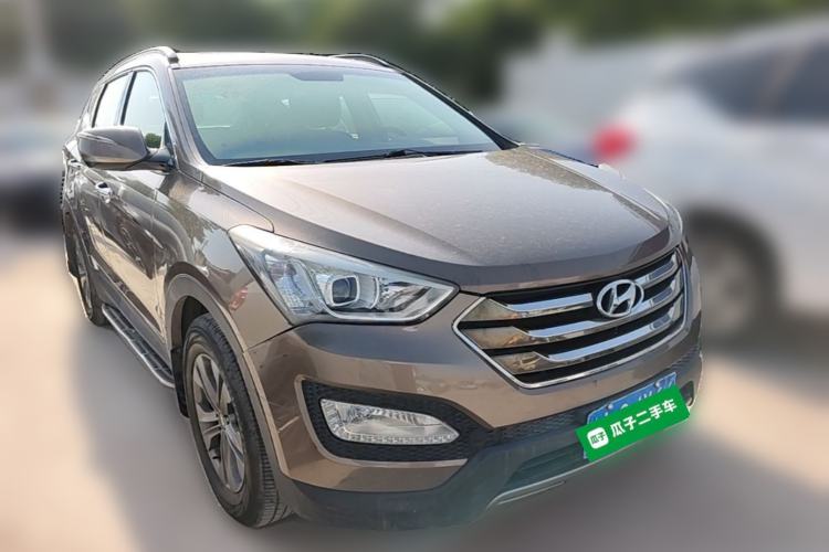 Used Hyundai Santa Fe 2013 Revised Version 2.4L Automatic All-Wheel Drive Smart Type Front Right 45 Deg