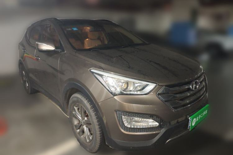 Used Hyundai Santa Fe 2013 2.4L Automatic 4x4 Smart Version Front Right 45 Deg