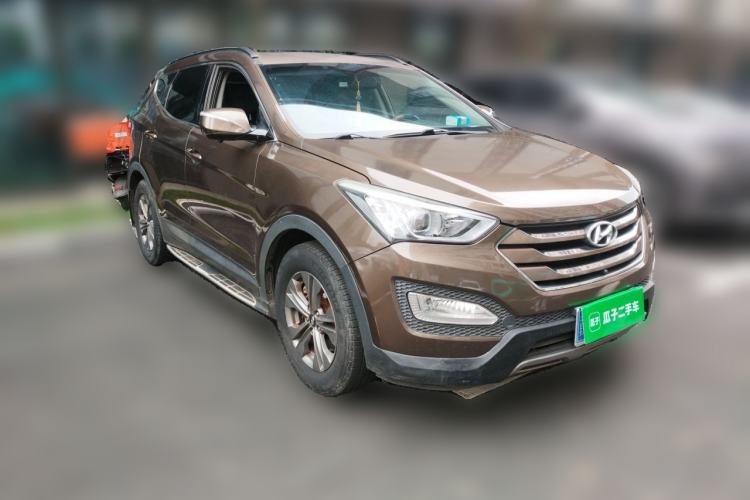 Used Hyundai Santa Fe 2013 2.4L Automatic 2WD Comfort Edition Front Right 45 Deg