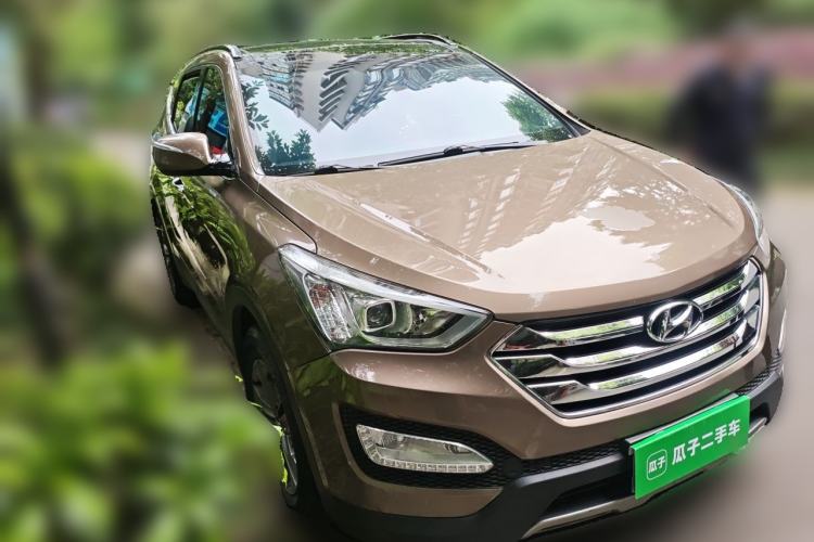 Used Hyundai Santa Fe 2013 Revised Version 2.4L Automatic All-Wheel Drive Smart Type Front Right 45 Deg