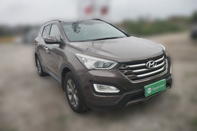 Used Hyundai Santa Fe 2013 2.4L Automatic Two-Wheel Drive Smart Version Front Right 45 Deg