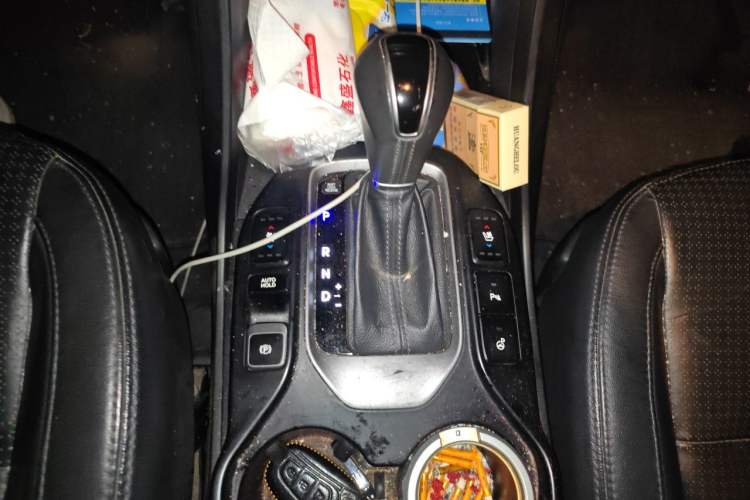 Used Hyundai Santa Fe 2013 2.0T Automatic All-Wheel Drive Top Trim Gear Lever