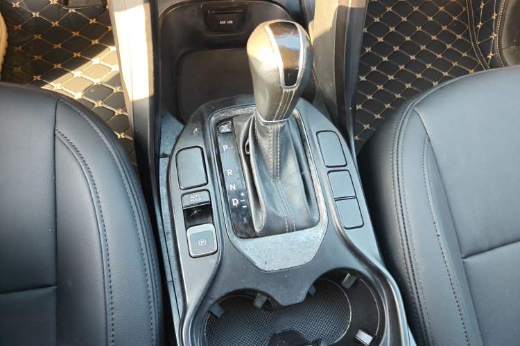 Used Hyundai Santa Fe 2013 2.4L Automatic 2WD Comfort Edition Gear Lever