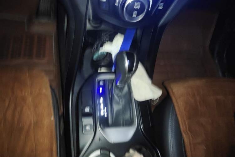 Used Hyundai Santa Fe 2013 2.4L Automatic Two-Wheel Drive Smart Version Gear Lever
