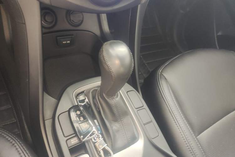 Used Hyundai Santa Fe 2013 2.4L Automatic Two-Wheel Drive Smart Version Gear Lever