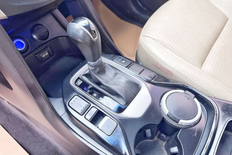 Used Hyundai Santa Fe 2013 Revised Version 2.4L Automatic All-Wheel Drive Luxury Trim Gear Lever