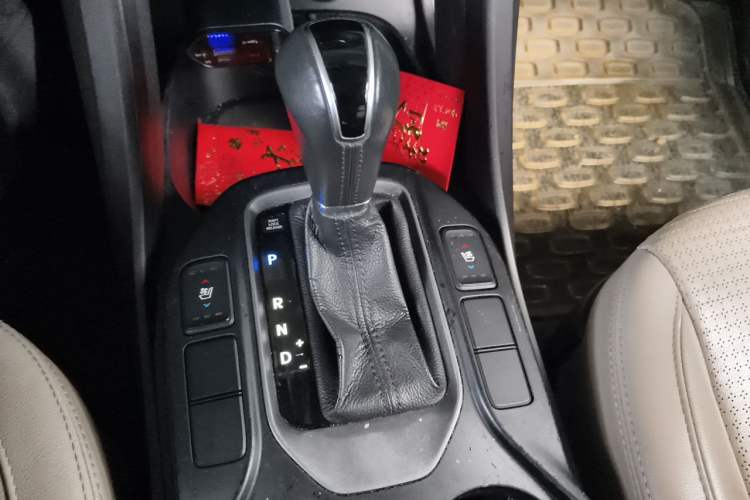 Used Hyundai Santa Fe  Gear Lever