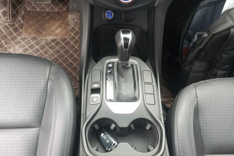 Used Hyundai Santa Fe 2013 Revised Version 2.4L Automatic All-Wheel Drive Smart Type Gear Lever