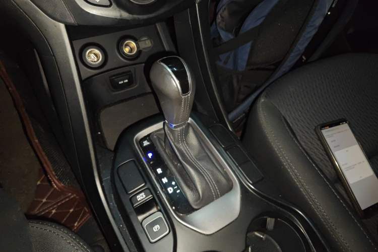Used Hyundai Santa Fe 2013 2.4L Automatic 4x4 Comfort Edition Gear Lever