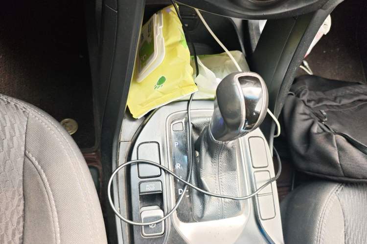 Used Hyundai Santa Fe 2013 2.4L Automatic 2WD Comfort Edition Gear Lever
