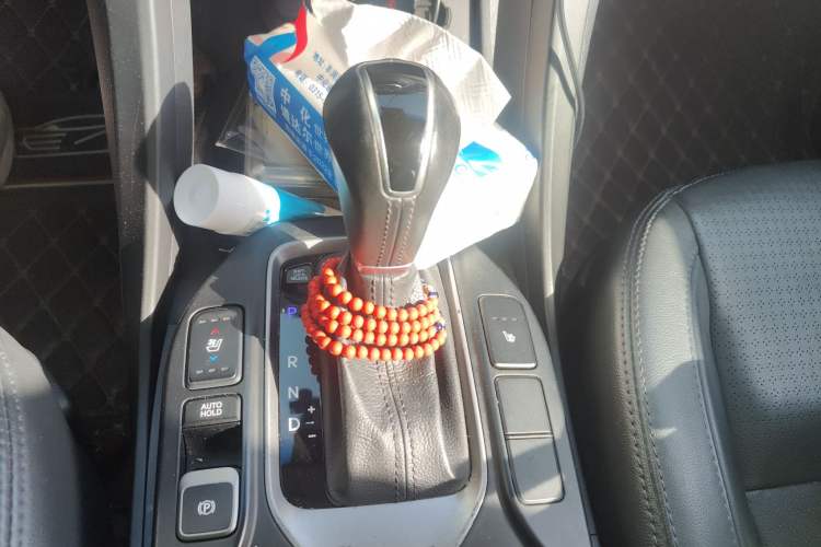 Used Hyundai Santa Fe 2013 Revised Version 2.4L Automatic All-Wheel Drive Luxury Trim Gear Lever