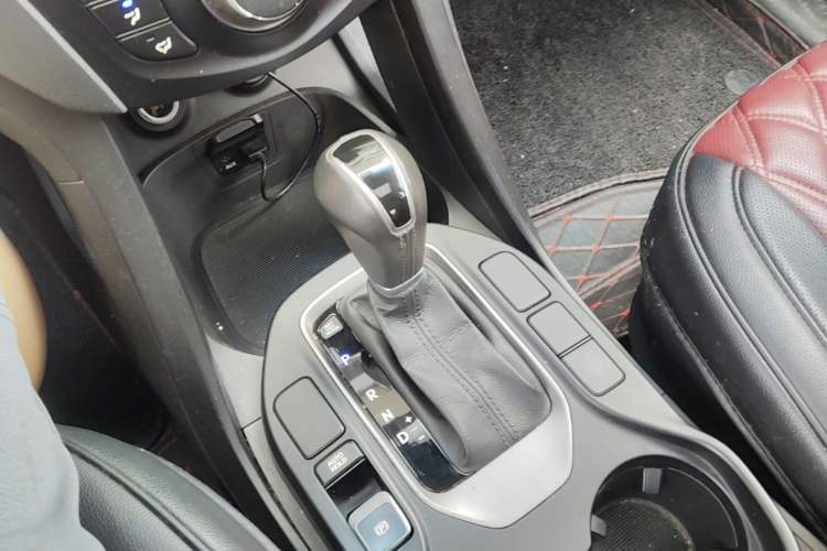 Used Hyundai Santa Fe 2013 2.4L Automatic 2WD Comfort Edition Gear Lever