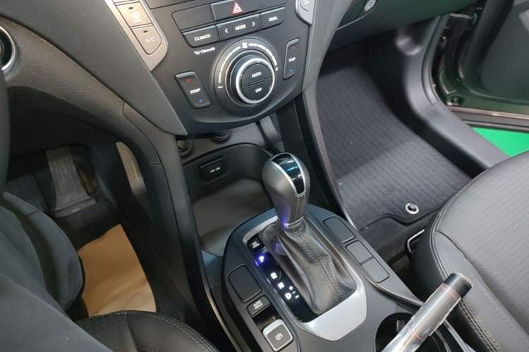 Used Hyundai Santa Fe 2013 Revised Version 2.4L Automatic All-Wheel Drive Smart Type Gear Lever