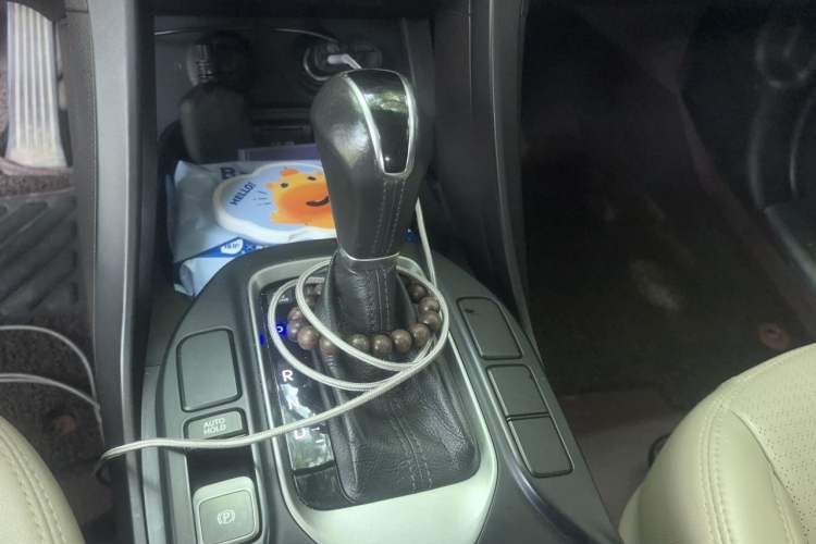 Used Hyundai Santa Fe 2013 2.4L Automatic Two-Wheel Drive Smart Version Gear Lever