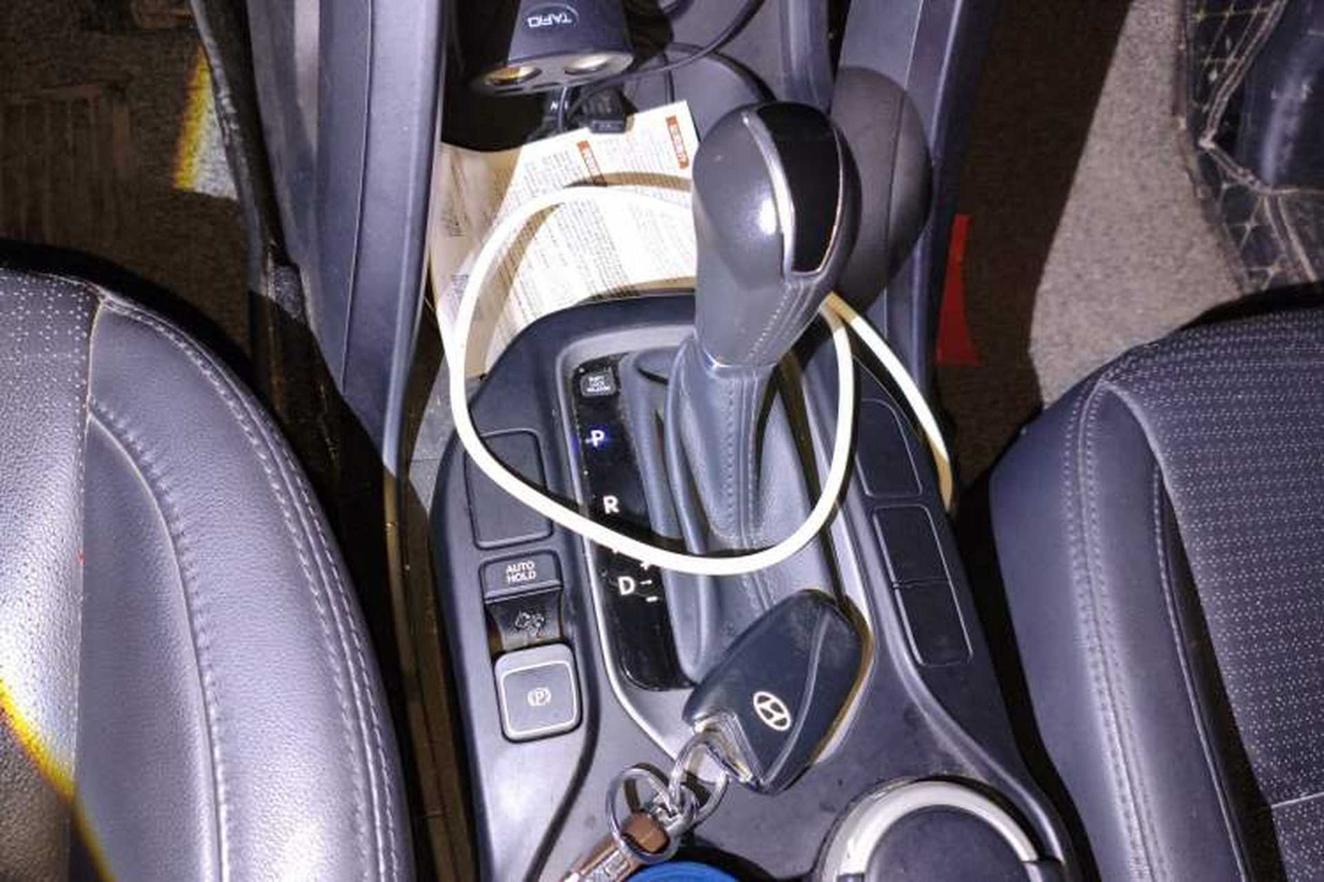 Used Hyundai Santa Fe 2013 2.4L Automatic Two-Wheel Drive Smart Version Gear Lever