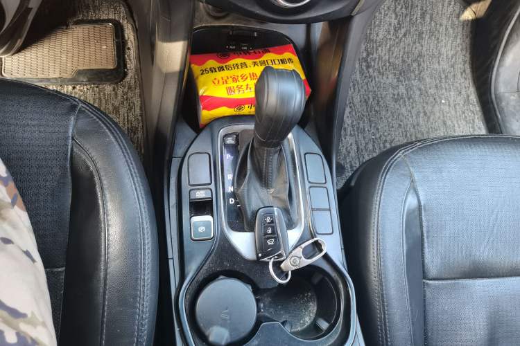 Used Hyundai Santa Fe 2013 Revised Version 2.4L Automatic All-Wheel Drive Luxury Trim Gear Lever
