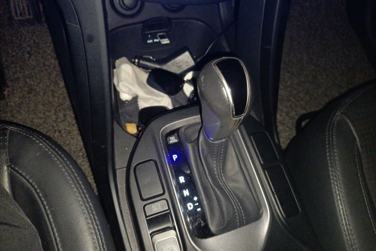 Used Hyundai Santa Fe 2013 2.4L Automatic Two-Wheel Drive Smart Version Gear Lever