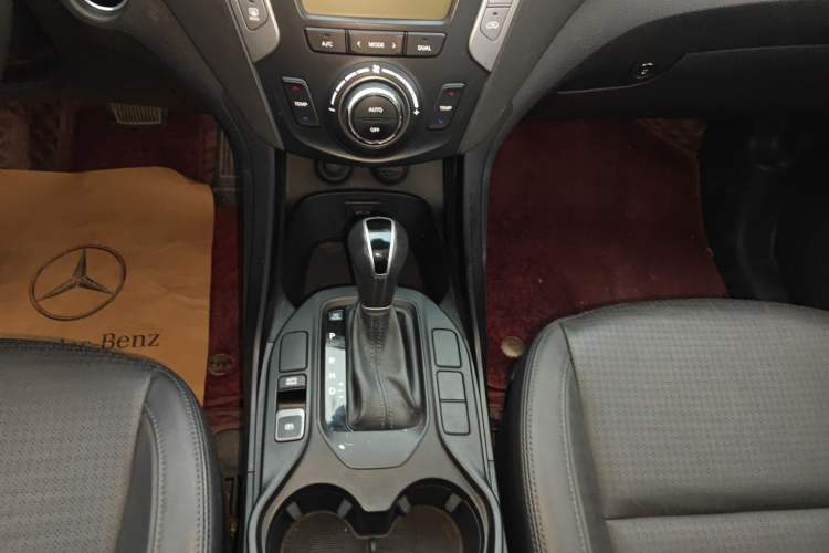 Used Hyundai Santa Fe 2013 2.4L Automatic Two-Wheel Drive Smart Version Gear Lever