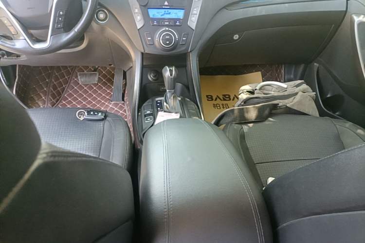 Used Hyundai Santa Fe 2013 2.4L Automatic Two-Wheel Drive Smart Version Gear Lever
