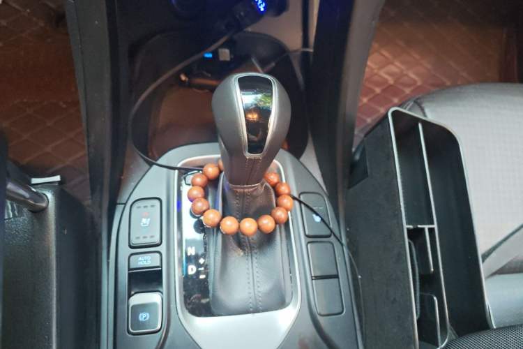 Used Hyundai Santa Fe 2013 Revised Version 2.4L Automatic All-Wheel Drive Luxury Trim Gear Lever