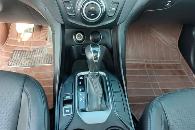 Used Hyundai Santa Fe 2013 Revised Version 2.4L Automatic All-Wheel Drive Smart Type Gear Lever