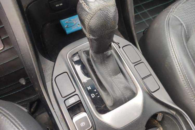 Used Hyundai Santa Fe 2013 2.4L Automatic Two-Wheel Drive Smart Version Gear Lever