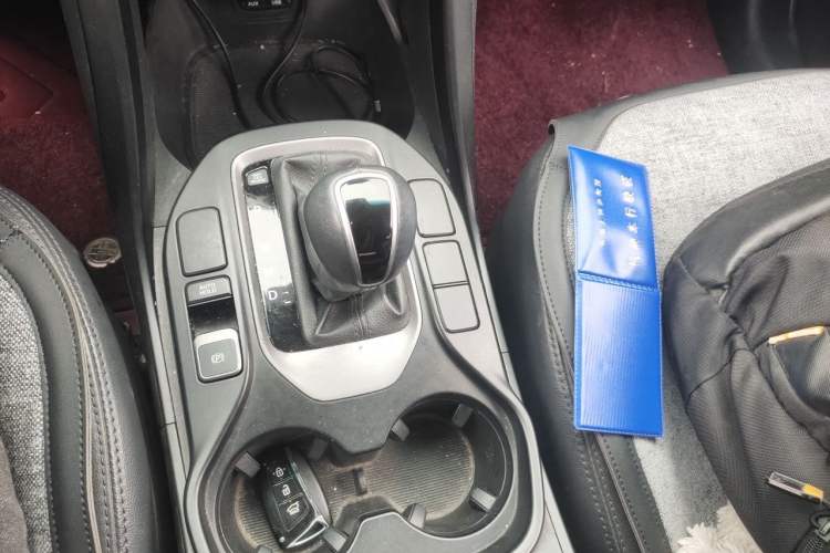 Used Hyundai Santa Fe 2013 2.4L Automatic Two-Wheel Drive Smart Version Gear Lever