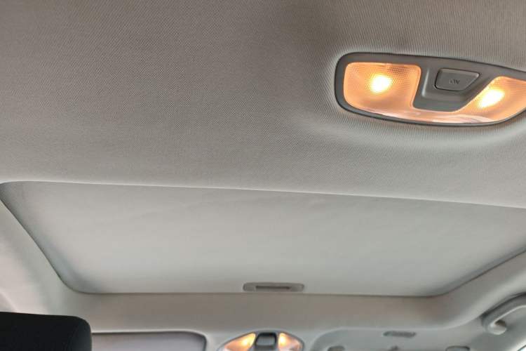Used Hyundai Santa Fe 2013 2.4L Automatic 2WD Comfort Edition Headliner