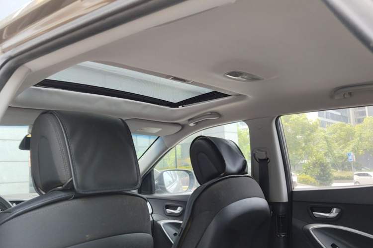 Used Hyundai Santa Fe 2013 2.4L Automatic 2WD Comfort Edition Headliner