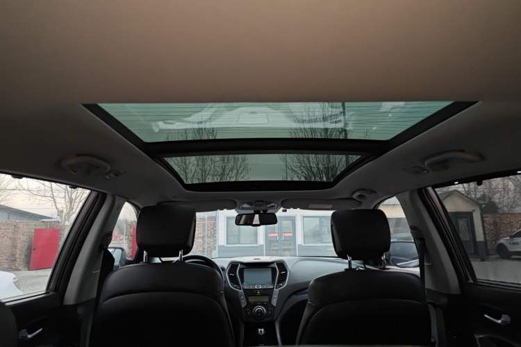Used Hyundai Santa Fe 2013 2.4L Automatic Two-Wheel Drive Smart Version Headliner