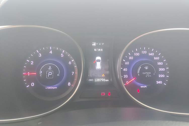 Used Hyundai Santa Fe 2013 2.4L Automatic Two-Wheel Drive Smart Version Instrument Cluster