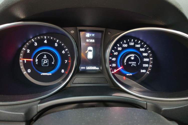 Used Hyundai Santa Fe 2013 2.4L Automatic Two-Wheel Drive Smart Version Instrument Cluster