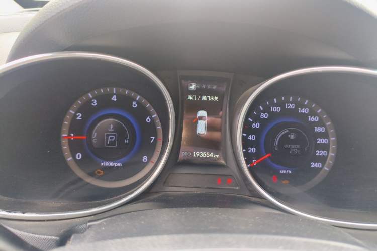Used Hyundai Santa Fe 2013 2.0T Automatic All-Wheel Drive Top Trim Instrument Cluster