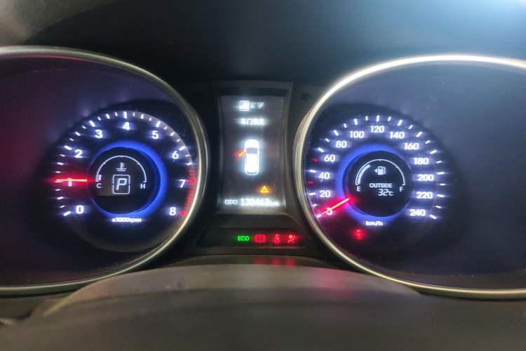 Used Hyundai Santa Fe 2013 2.4L Automatic Two-Wheel Drive Smart Version Instrument Cluster