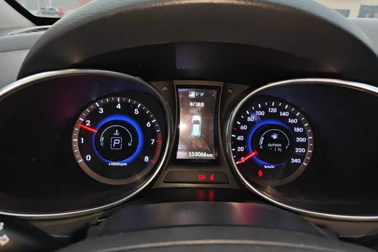 Used Hyundai Santa Fe 2013 2.4L Automatic Two-Wheel Drive Smart Version Instrument Cluster