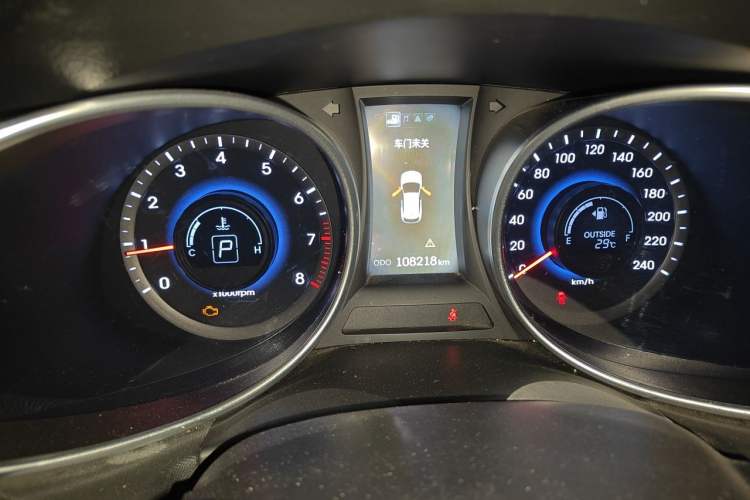 Used Hyundai Santa Fe 2013 2.4L Automatic Two-Wheel Drive Smart Version Instrument Cluster