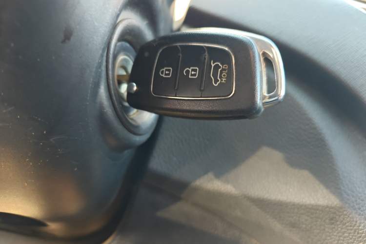 Used Hyundai Santa Fe 2013 2.4L Automatic 2WD Comfort Edition Interior 1
